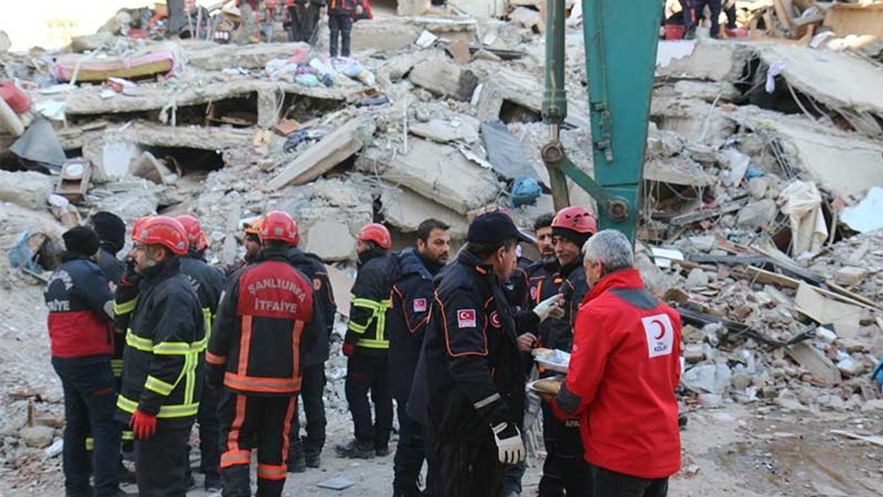 Engin Altay 'toplanan paralar nerede' diye sordu, AFAD, 'daha hepsi hesaplara akmadı' dedi