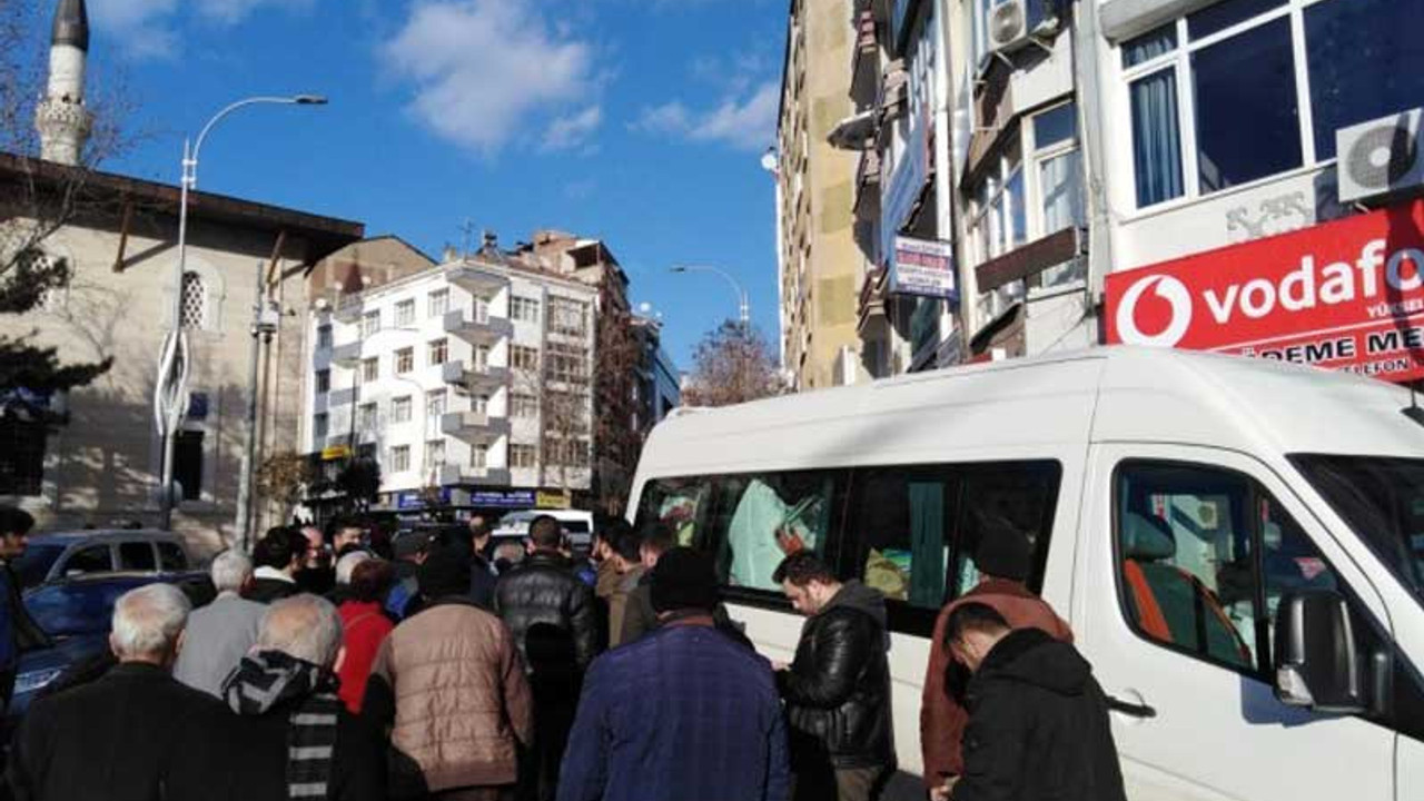 Polis, HDP'nin yardım minibüsünü engelledi