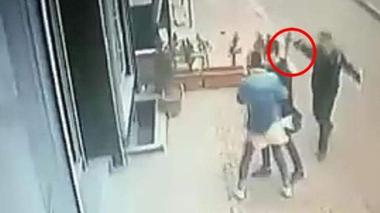 Polisin Ömer Barış'ı vurduğu an