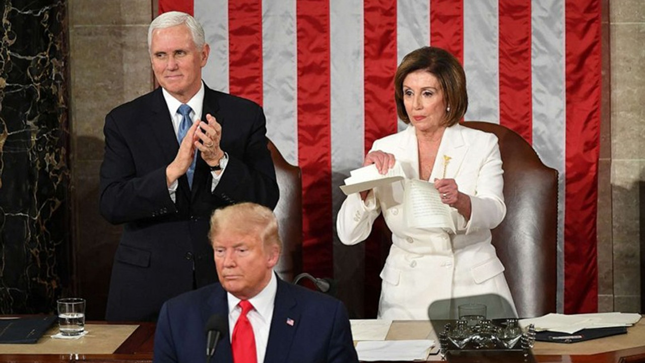 Temsilciler Meclisi Başkanı Pelosi, Trump'ın konuşma metnini yırttı