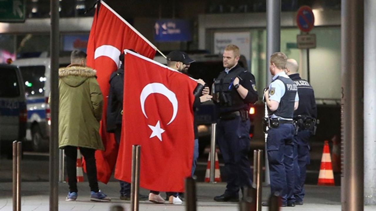 Hollanda, Türkiye vatandaşlarına 'uyum sınavı' zorunluluğu getiriyor