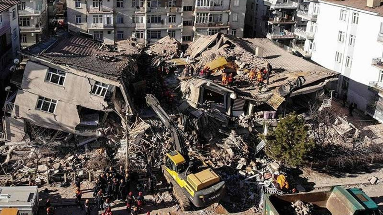 CHP: Bazı siyasetçiler deprem üzerinden PR çalışması yapıyor