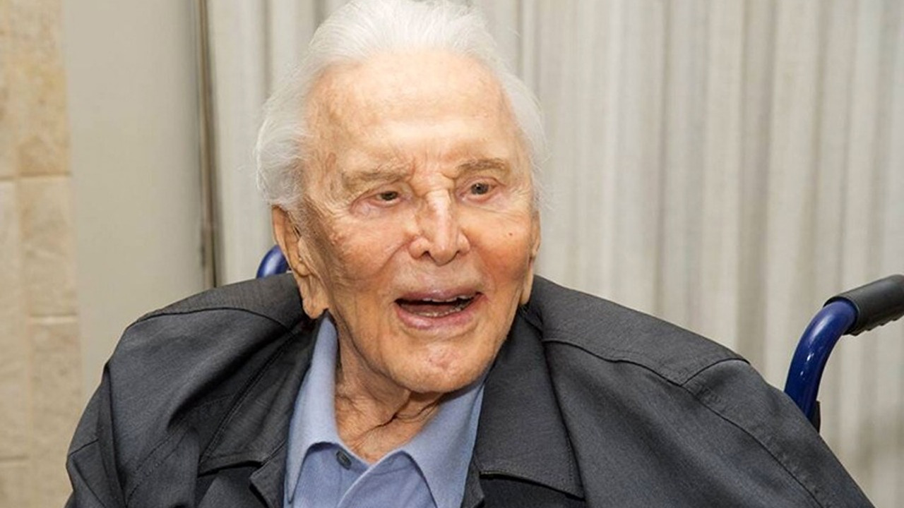 Kirk Douglas ölmeden önce Trump'ın rakibine destek çıkmış