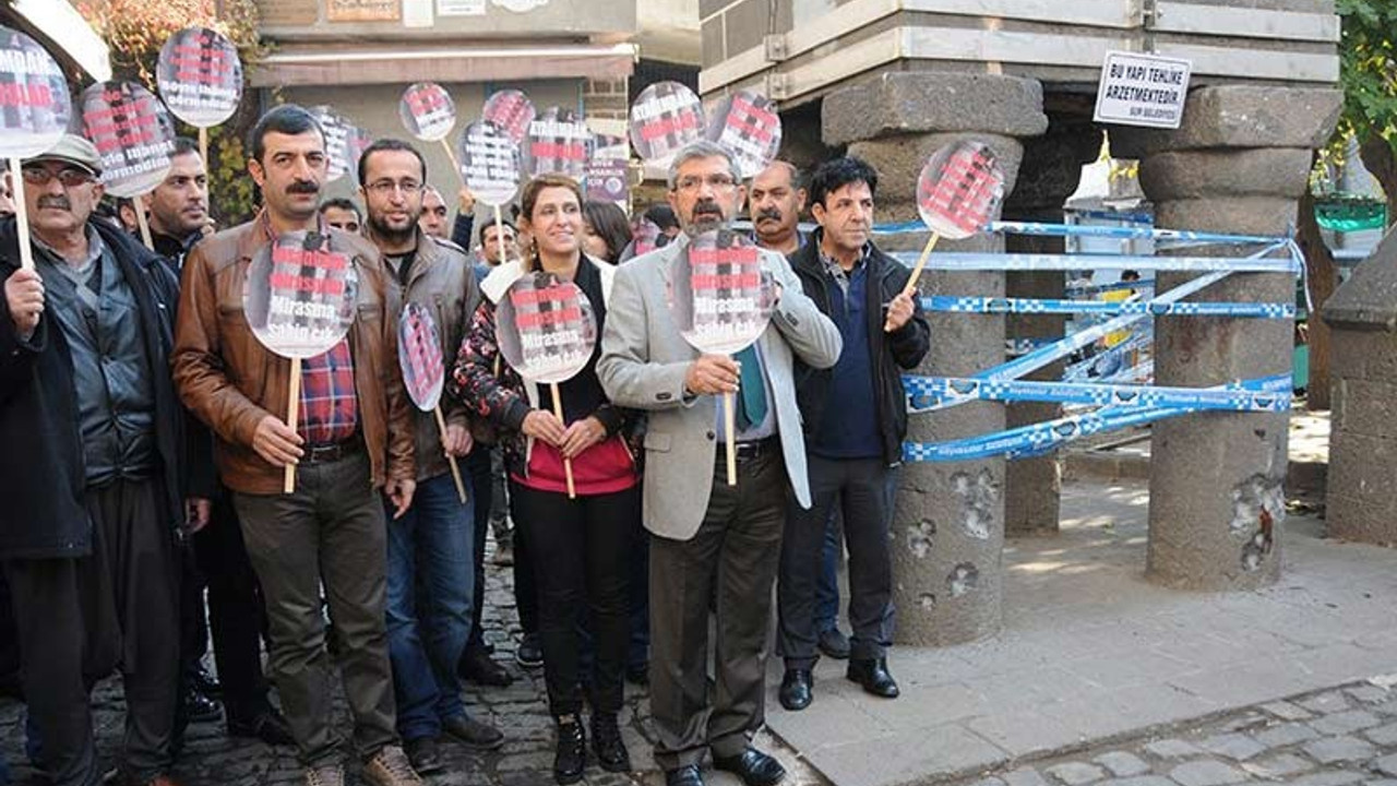 Tahir Elçi cinayetinde 3 polis 'şüpheli' sıfatıyla ifade verdi, gözler savcıda