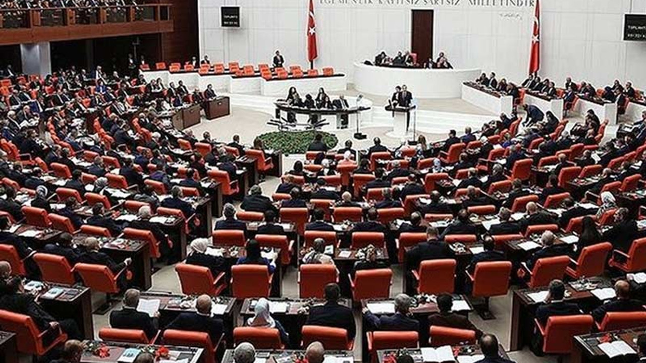 Beraat kararına karşı çıkan AKP'liler Meclis'te gerilim yarattı