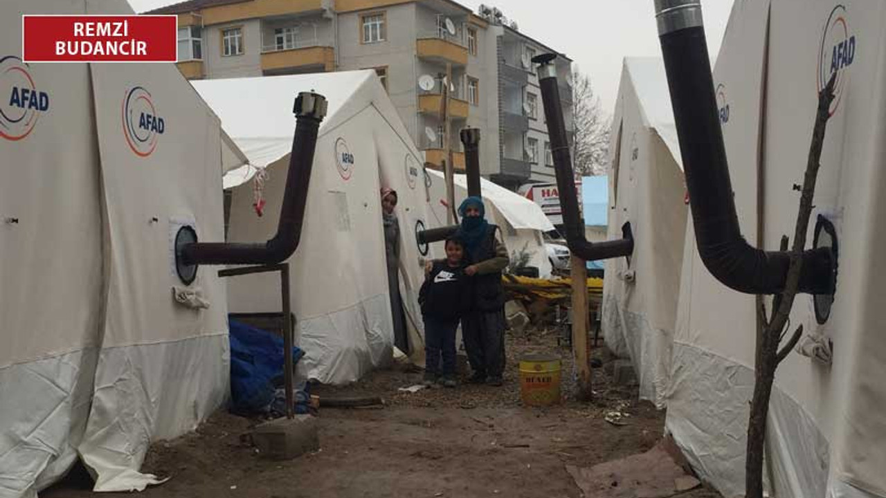 Depremzedeler: Yardımlar bize ulaşmıyor, muhtarlar adamlarına dağıtıyor