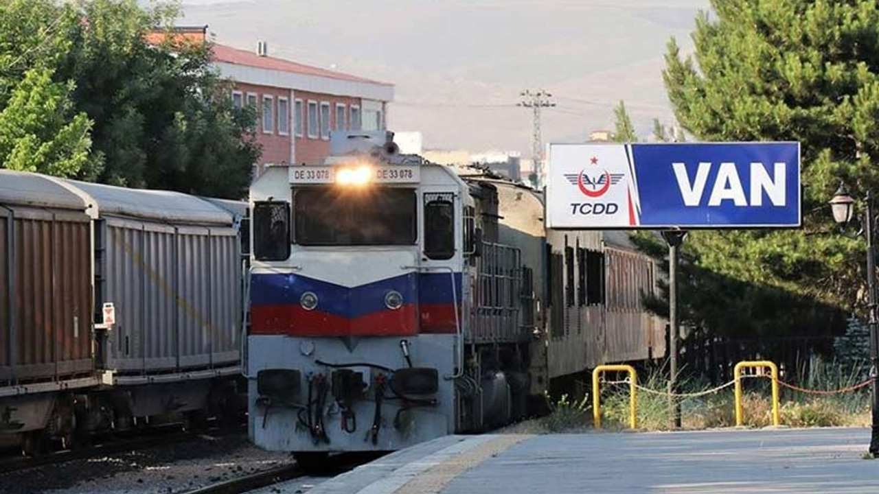 Türkiye İran'a tren seferlerini durdurdu