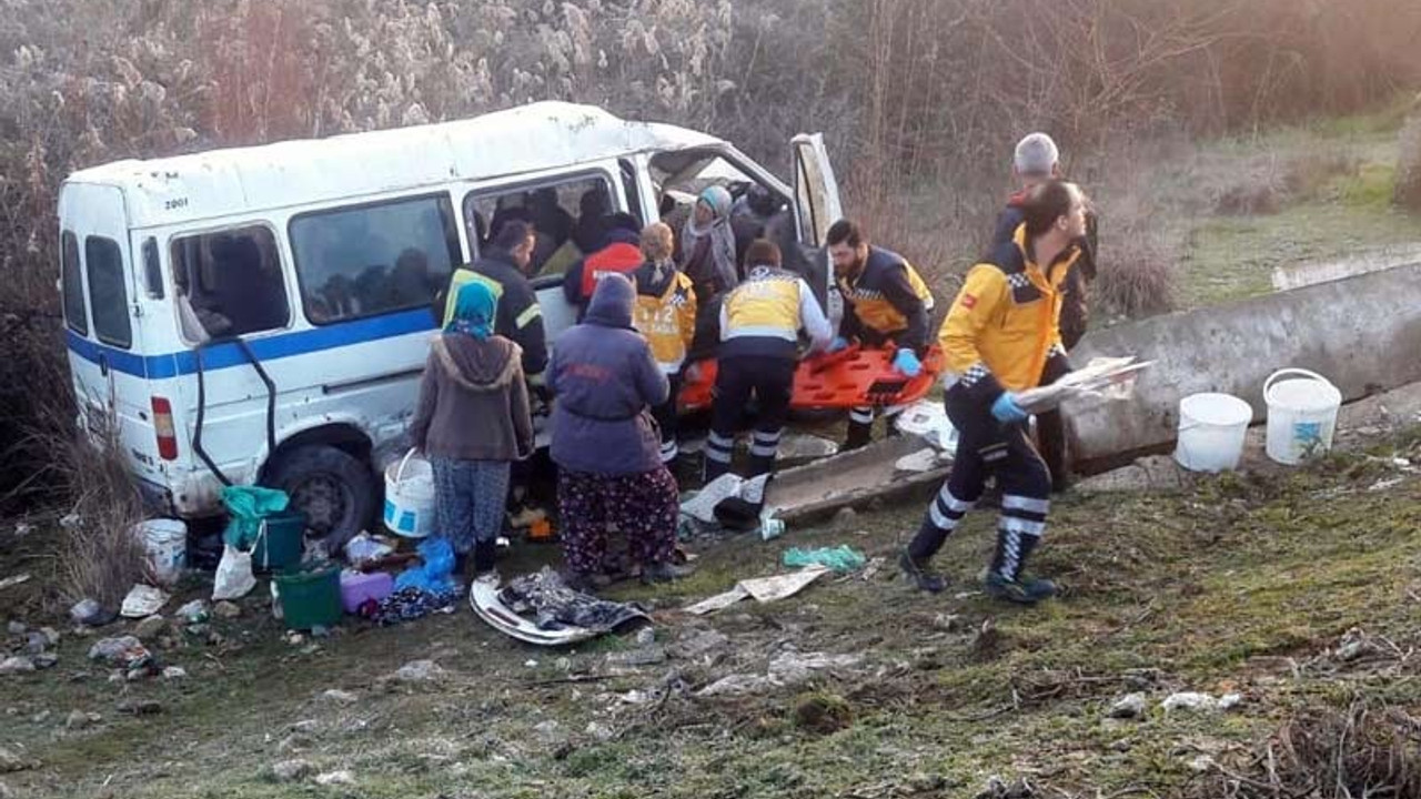 İşçi servisi şarampole devrildi: 13 yaralı