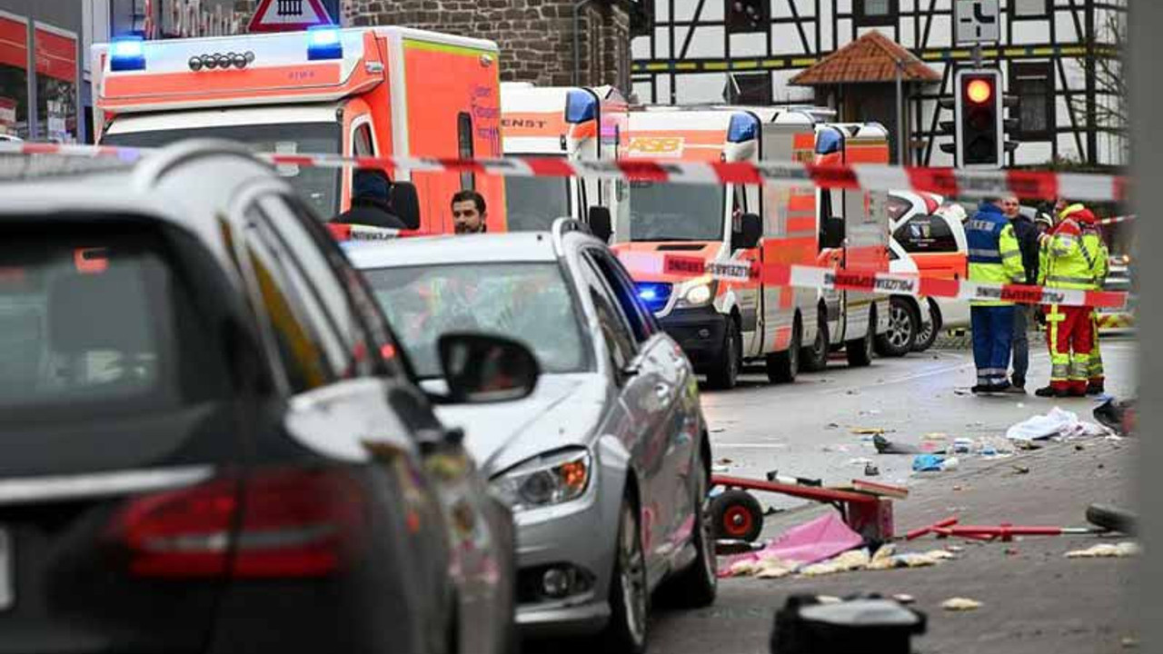 Almanya'da karnaval geçidine yapılan saldırıda 18'i çocuk 52 kişi yaralandı