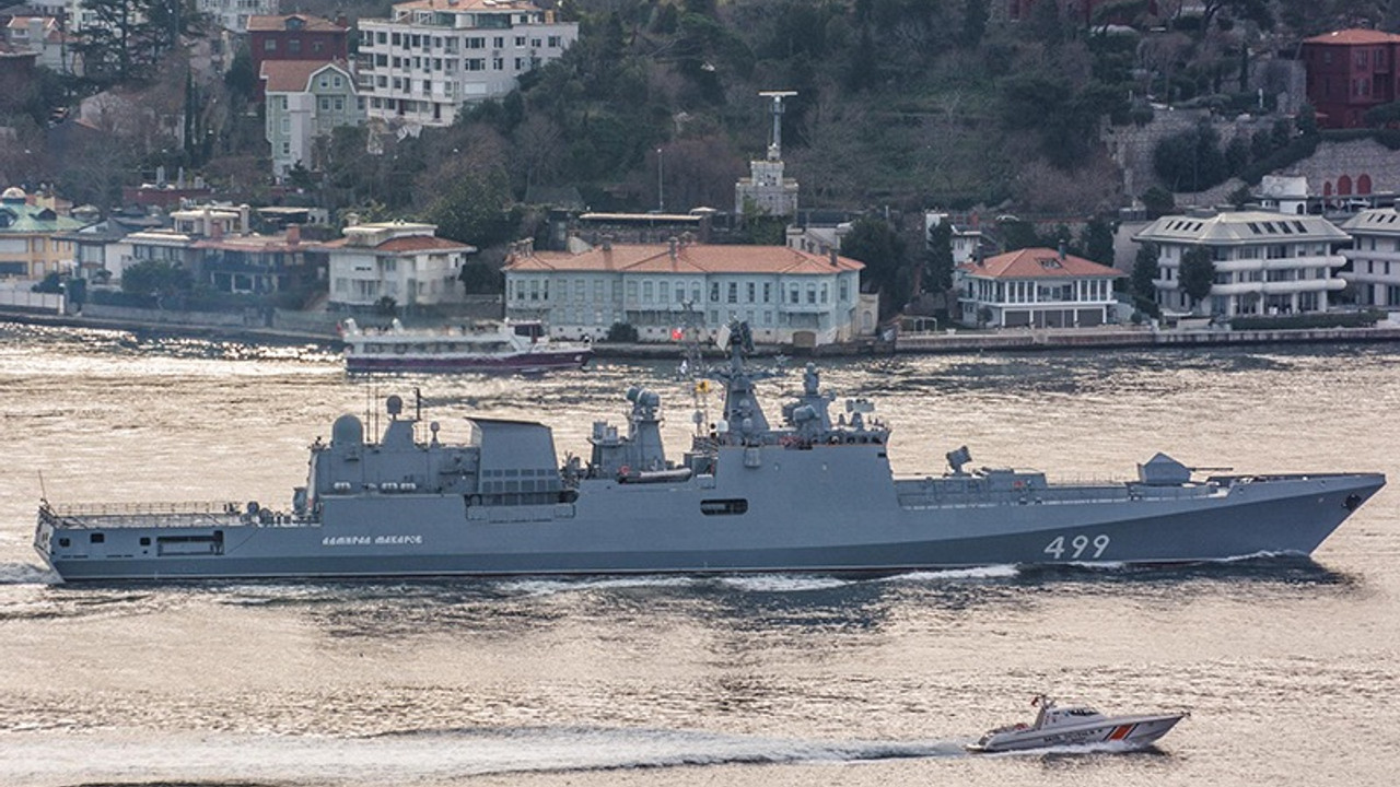 Rusya savaş gemileri İstanbul Boğazı'ndan geçti