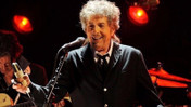 Nobel ödüllü sanatçı Bob Dylan 'sahte imza' için özür diledi