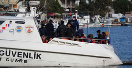 Midilli'ye gitmek üzere denize açılan göçmenlere izin verilmedi