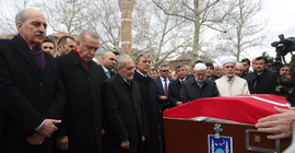 Erdoğan, Gül ve Davutoğlu aynı cenazede buluştu