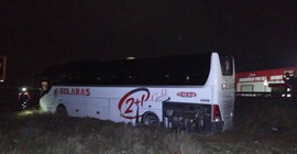 Aksaray-Adana Karayolu'nda yolcu otobüsü TIR'a çarptı: 40 yaralı
