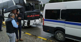 Manisa'da iki işçi servisi kaza yaptı