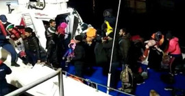 Yunan adasına geçmeye çalışan 50 göçmen yakalandı