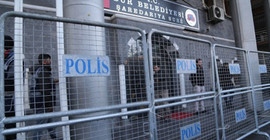 Sur'da kayyım, yolsuzlukla suçlananları yeniden üst düzey yönetici yaptı