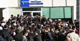 İşsizlik yüzde 13'ten yüzde 30’a çıktı: 10 milyonu aştı