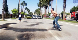 Adana'da şirketten alacağı olan işçi kendini yakmaya çalıştı