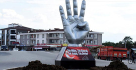 Düzce meydanına 'Rabia' heykeli
