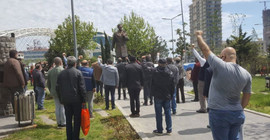 Esenyurt'ta 3 fidan anıldı
