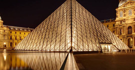 Louvre Müzesi’ni 10 milyon kişi ziyaret etti