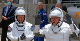 SpaceX, hava koşulları nedeniyle insanlı ilk uzay seferini erteledi