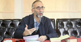 AKP'li belediye, kadınlara 'adap' kuralları sıralayan kitap dağıttı