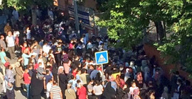 Bir milyon 600 bin öğrenci ve aileleri LGS'de: Sosyal mesafe hiçe sayıldı, kalabalıklar oluştu