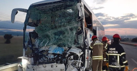 Uşak'ta yolcu otobüsü kaza yaptı: 2 ölü, 18 yaralı