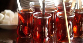 'Çay bayat' dedi, servis yapan öğretmeni vurdu