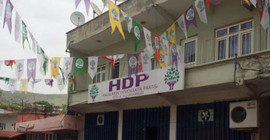 HDP binasına baskın: Parti yöneticileri binaya çağrıldı