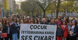 Kız çocuğuna cinsel istismarda bulunan öğretmen şikayete rağmen görevde