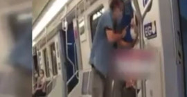 Metroda şarkı kavgası: 'Ben diyorsam susacaksın' dedi, yolcunun boğazına sarıldı