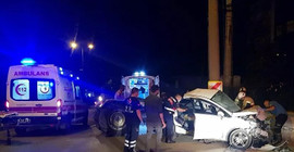 Bursa'da otomobil elektrik direğine çarptı: 3 ölü, 1 yaralı