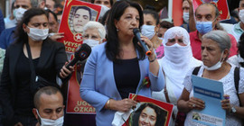 Suruç anmasında konuşan Buldan: Hayallerini gerçekleştirmek boynumuzun borcudur