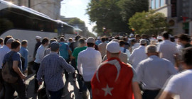 Kalabalık bariyeri yıktı, tekbirler ile Ayasofya'ya koştu