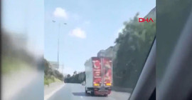 Düğün konvoyundaki araçlar trafiği birbirine kattı