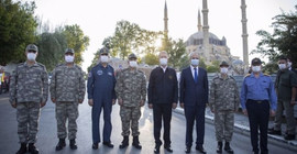 Bakan Akar: Yunanlı komşularımızla bir toplantı yapmayı bekliyoruz