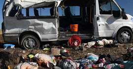 Urfa'da tarım işçilerini taşıyan minibüs devrildi: Yaralılar var