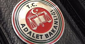Adalet Bakanı sorulara 'kopyala yapıştır' cevap verdi
