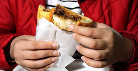 Sokakta satılan kokoreç, tavuk döner, pilav, bozada tehlike: Çok riskli bakteriler var