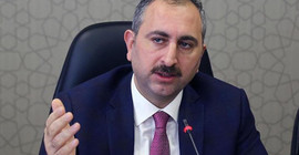 Adalet Bakanı: Kadın cinayetleri bir terör eylemidir