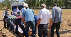 Cezaevinde hayatını kaybeden 75 yaşındaki tutuklunun cenazesi abluka altında defnedildi