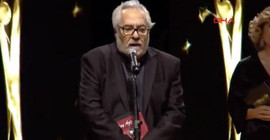 Rutkay Aziz, 'Yaşam Boyu Onur Ödülü'nü TTB'ye ve sağlık emekçilerine adadı