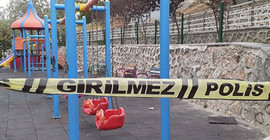Boşanmak isteyen eşini parkta çocuğunun gözü önünde vurdu