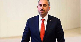 Adalet Bakanı adalet çağrısı yapan yurttaşlara 'tribün amigosu' dedi