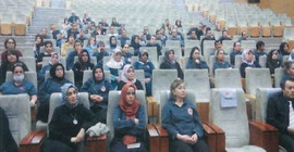Bakanlık, temizlik personeline maskesiz, mesafesiz Covid-19 eğitimi verdi