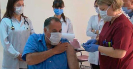 Coronavirus: Cerrahpaşa'da ilk gönüllü aşılama yapıldı