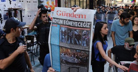 Özgür Gündem davasında 'beraat' talebine mahkemeden erteleme